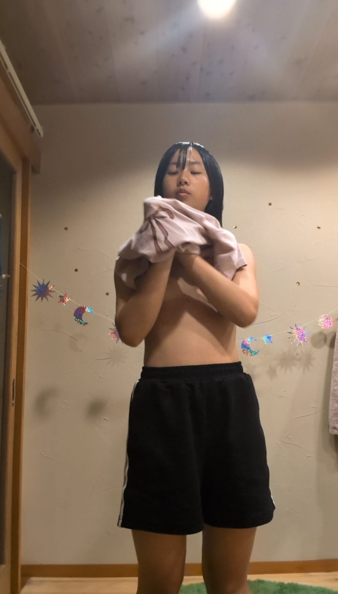 濡れ髪女子の着替え自撮り