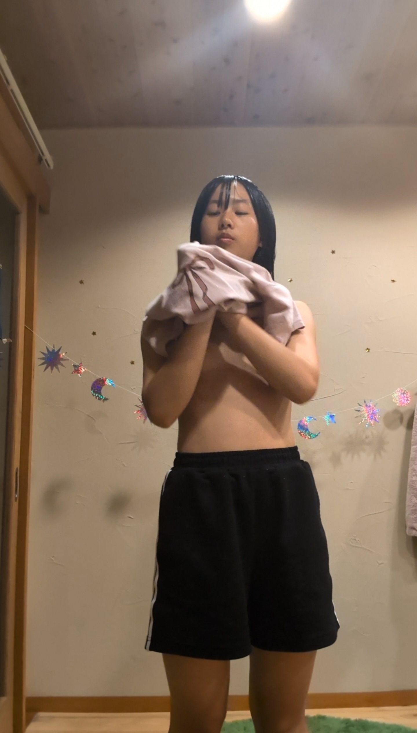 濡れ髪女子の着替え自撮り